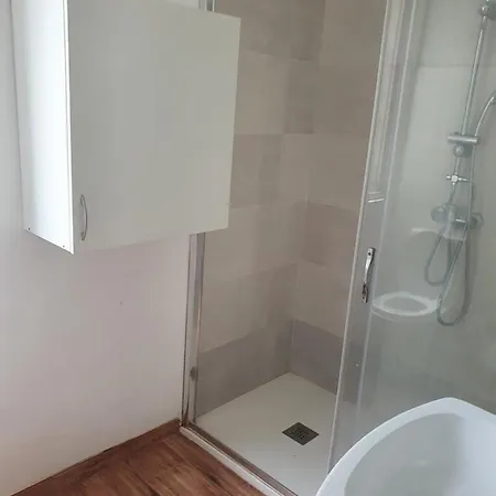 Pequena Con Balcon * Vigo