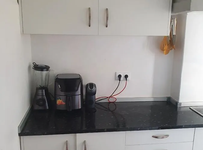 Pequena Con Balcon Pansiyon