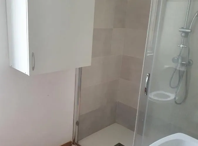 Pequena Con Balcon * Vigo